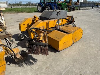Zametacia kefa na traktor bager - 9
