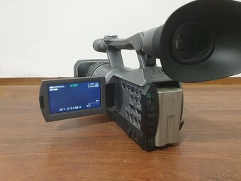 Predám Vdeokamera Sony HDR FX7 komplet aj krabica ajstatív - 9
