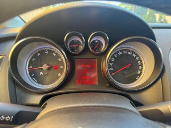 Opel Astra J 1.6T - 9