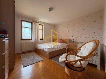 Predaj priestranného 5-izbového bytu v centre Komárna – Pető - 9