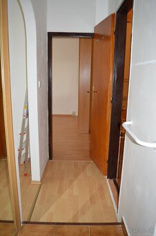 3-izbový, prerobený byt s loggiou. - 9