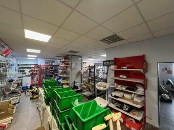 Rodinný dom/predajňa - 9