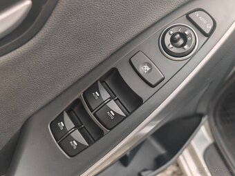 Hyundai i30 1.6CRDi 94kW - TOP STAV - 9