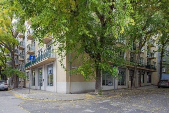 NA  PREDAJ: Reprezentatívny komerčný priestor pod hlavnou st - 9