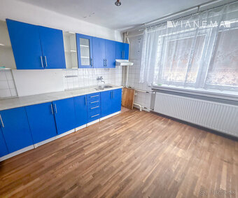 NA PREDAJ DOM 288m2, pozemok 599m2, 2x garáž, pôvodný stav - 9