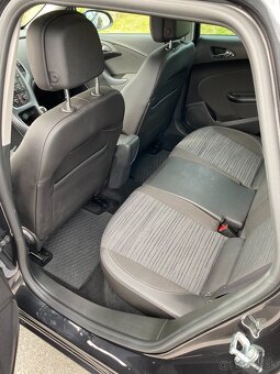 Opel Astra j sports tourer 1.4 turbo 103kw 29000km - 9