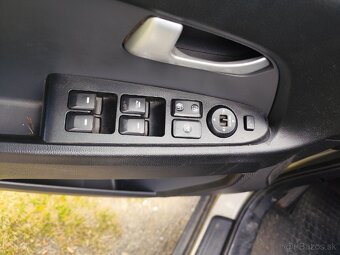 Predaj Kia Sportage SL 4WD 2,0 CRDI EX+XENÓN+ŤAŽNÉ - 9
