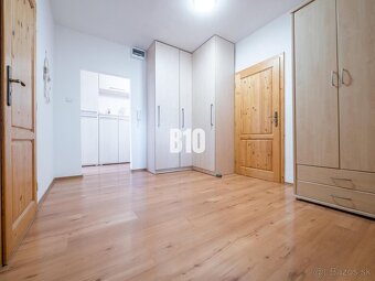 Nová ponuka- 100 m2 4-izbový byt- Kompletne zrekonštruovaný- - 9