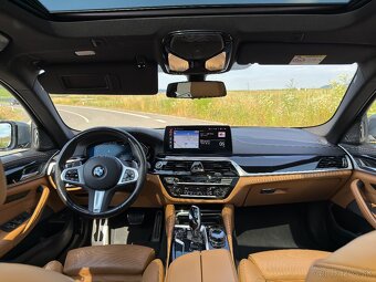 BMW 540i xDrive Touring – TOP výbava, záruka do 07/2027 - 9