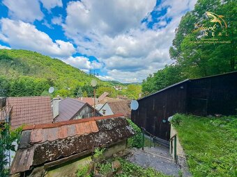 Malebný romantický domček pod lesom - 9