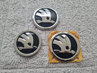 ŠKODA chromové emblémy / znaky / logo / rovný - 9