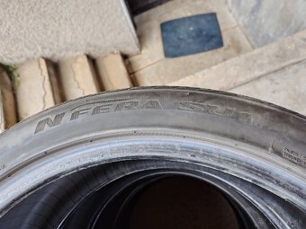 235/40R19 - 9