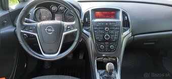 Opel Astra Sports Tourer (2011) - 9