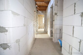 predaj NOVOSTAVBA v obci Rybany s pozem. 835 m² - 9