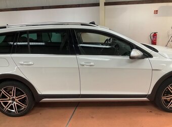 VW Golf Alltrack 2,0tdi - 9