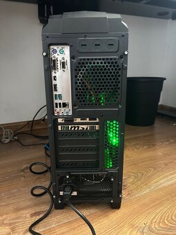 Herny PC + HyperX sluchadla a Studiovy mikrofon - 9