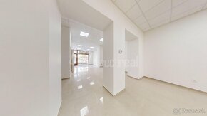 Znížená cena,prenájom obchodného priestoru s výbornou polo.. - 9