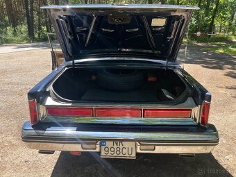 LINCOLN Town Car 1985 V8 - 9