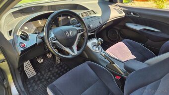 Honda Civic 8 g. - 9