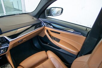 BMW Rad 5 M550i xDrive A/T - 9