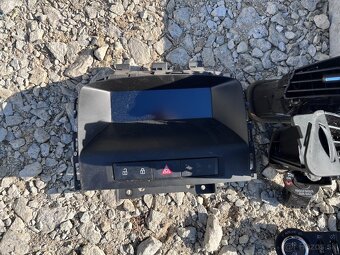 Opel Astra J 09-15 diely interiéru radio,packy,panel,vypínac - 9