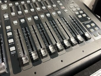 BEHRINGER COMPACT x32 - 9