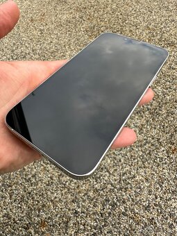 iPhone 13 pro - baterie 100% - 9