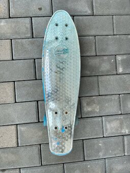 koloběžka a skateboard - 9