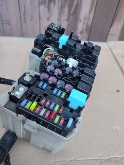 MAZDA Fusebox Poistková skrinka s káblovým zväzkom - 9