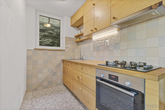 Atraktívne celoročné bývanie, rekreačný dom 65 m2, pozemok 5 - 9