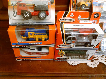 100kusov  modelov Matchbox - 9