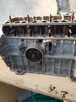 Škoda 100 -Favorit , bloky ,potrubí aj .. - 9