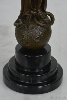 Bronzová soška - Justicia na mramoru - 9