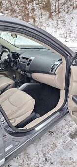 Predám Mitsubishi Outlander 4 x 4 - 9