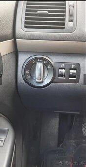 Volkswagen Touran 1.9 TDI Highline - 9