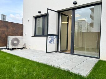 Prenájom kancelárskych / obchodných priestorov s terasou - R - 9