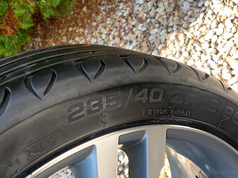 4x obut letne alu 5x112 R18 J8 ET45-235/40-DOT 2022-5mm - 9