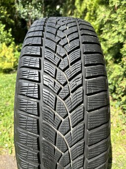 215/65 R16 zimné Good Year Ultra Grip, dezén 7,5 mm (4 ks) - 9