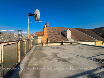 Na predaj priestranný 3-izbový tehlový rodinný dom v centre - 9