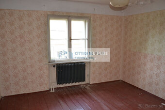 Na predaj starší dvojpodlažný rodinný dom v meste Nové Zámky - 9