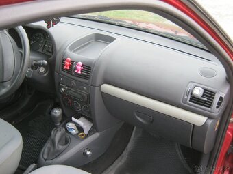 Renault clio 1,2i - 9