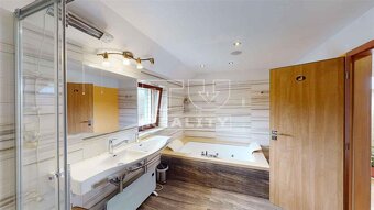 Rezervované: Atypický rodinný dom s prístavbou – bývanie... - 9