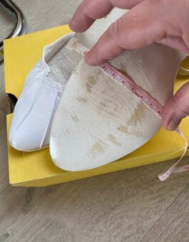 Predám svadobne biele sandále - 9