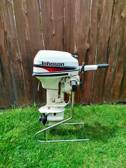 ZÁVESNÝ LODNÝ MOTOR JOHNSON 9.9 - 9