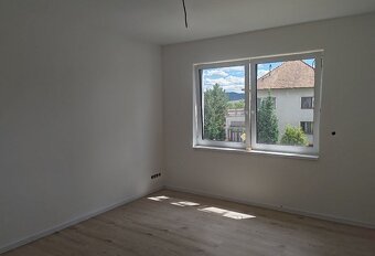 Na predaj novostavbu rodinného domu a samostatnej garáže - 9