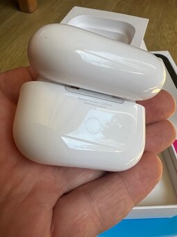 Apple AirPods Pro (2. generácie) s MagSafe puzdrom (USB-C) - 9