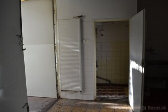HOLÍČ na predaj budova v blízkosti centra mesta - 9