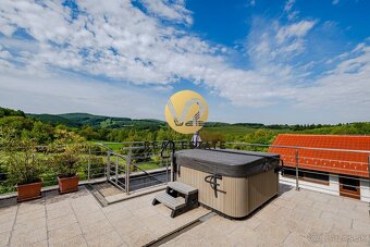 Na PREDAJ jedinečný rodinný dom 438m2 s veľkolepým pozemkom  - 9