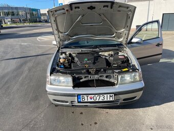 Škoda Octavia 1,6 benzín - 9