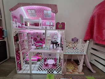 Drevený domček pre barbie s LED ,vytahom a smyklavkou - 9